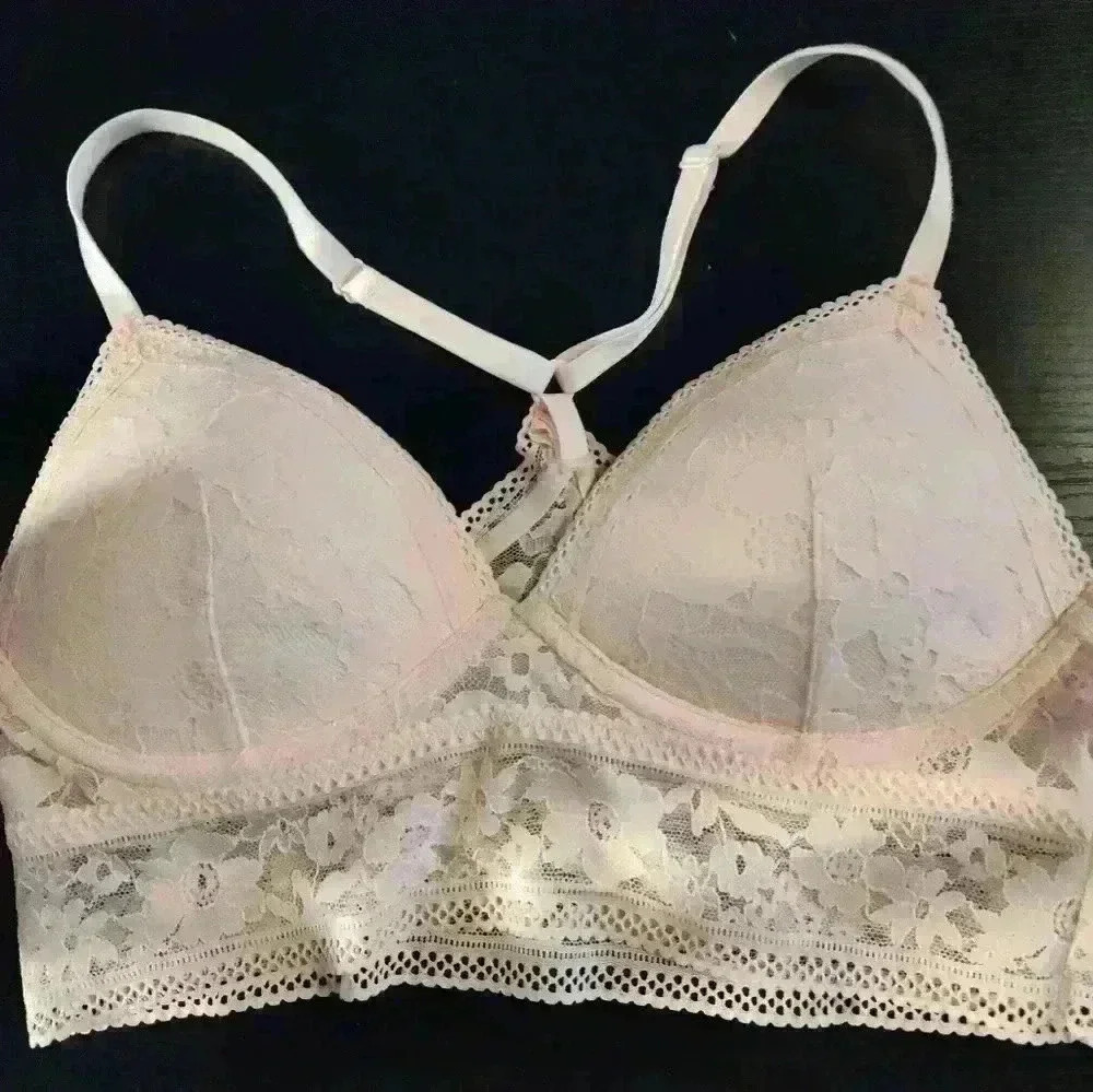 NWOT Victorias Secret Light Pink Lace Bralette - Size Small
